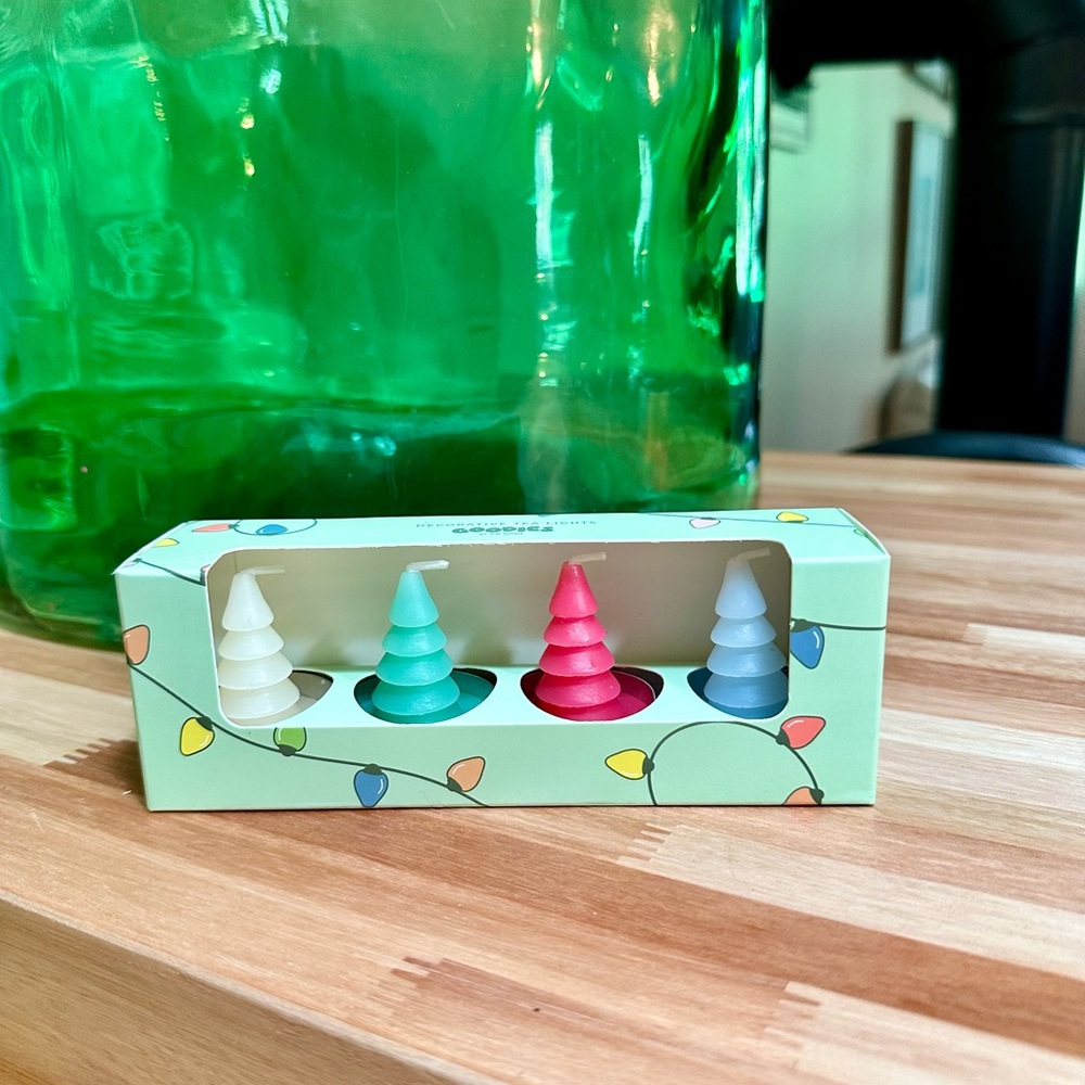 Festive Tree-Shaped Tea Light Candle Set - Red, Green, White, and Blue